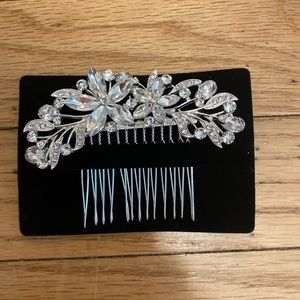 Hair pin gorgeous for weddings or formal affair. Never worn.